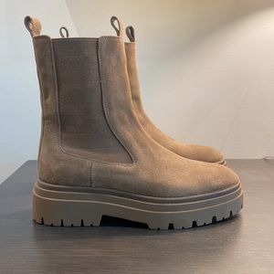 ZARA - Suede Leather Boots w/ Lug Sole (40)